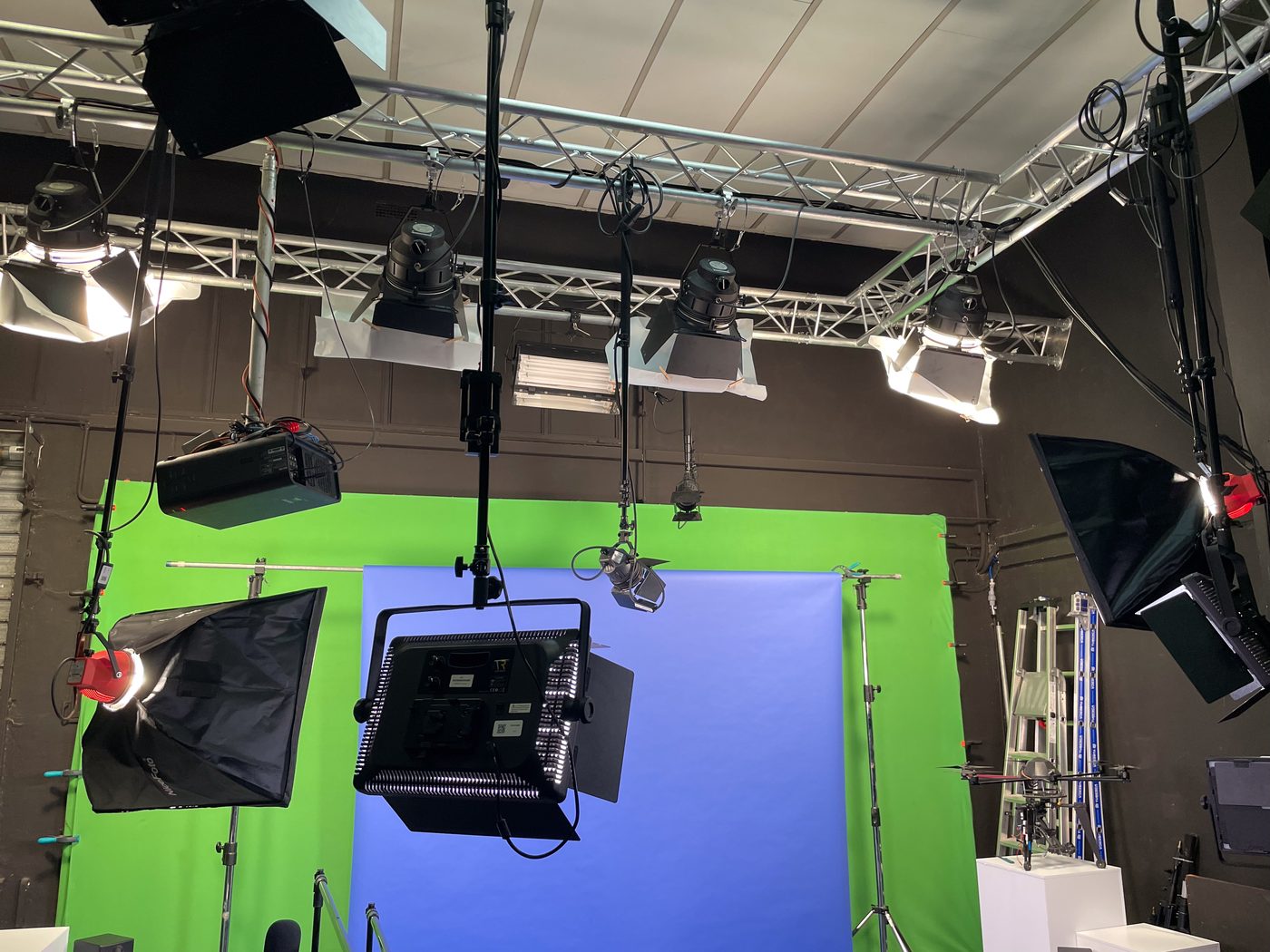 Le plateau de tournage et son cyclorama